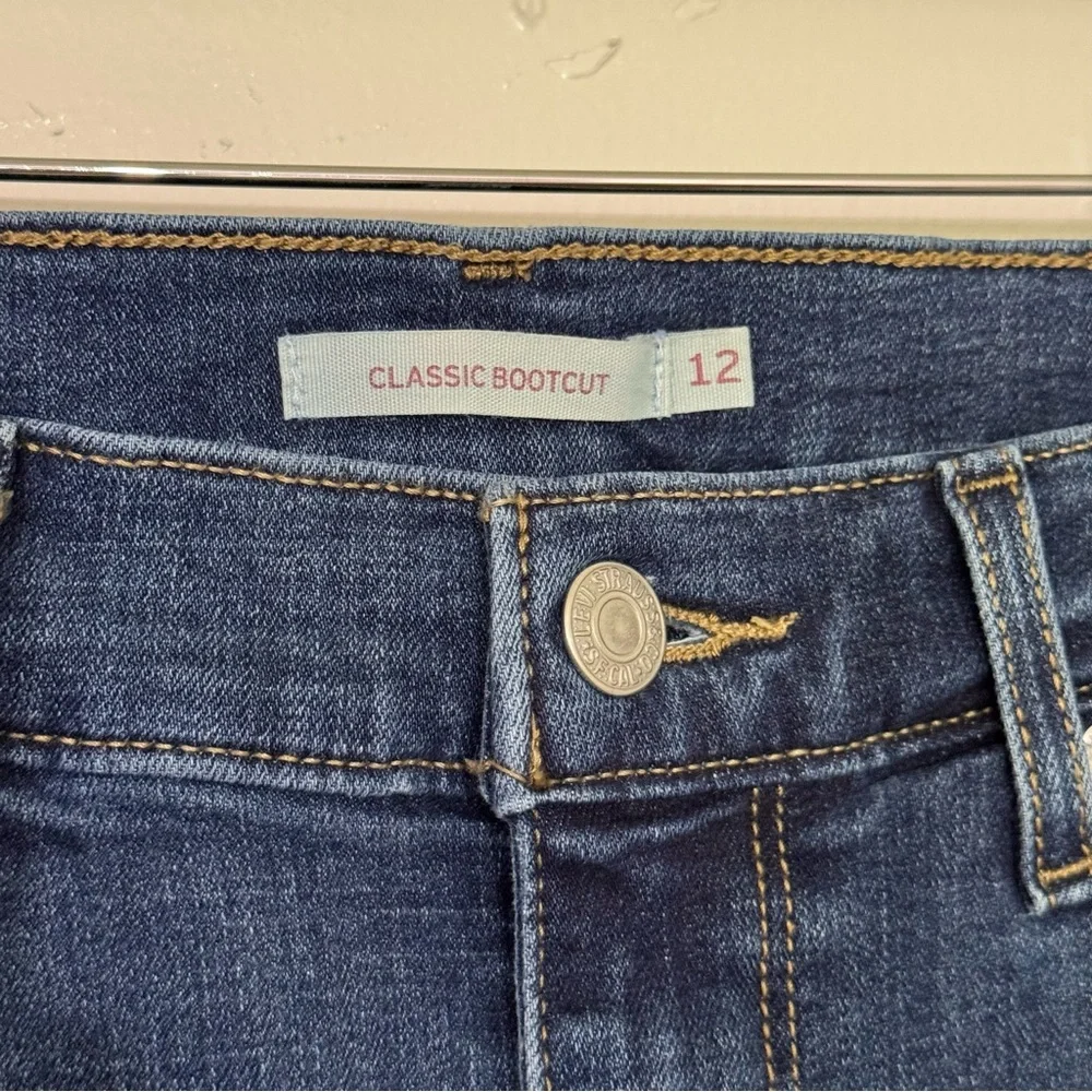 Levi’s Classic Bootcut Denim Jeans Women’s Size 12 Classic Relaxed Fit Western - Picture 5 of 9